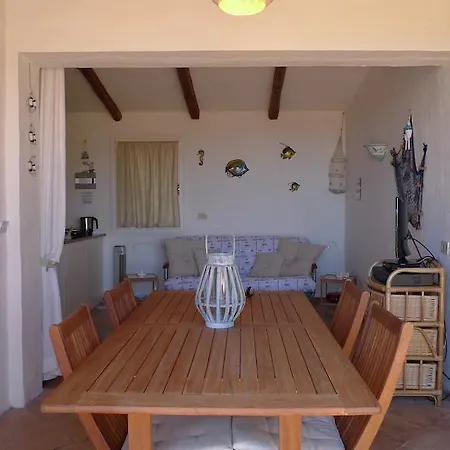 בית נופש Casa Molara סאן תאודורו